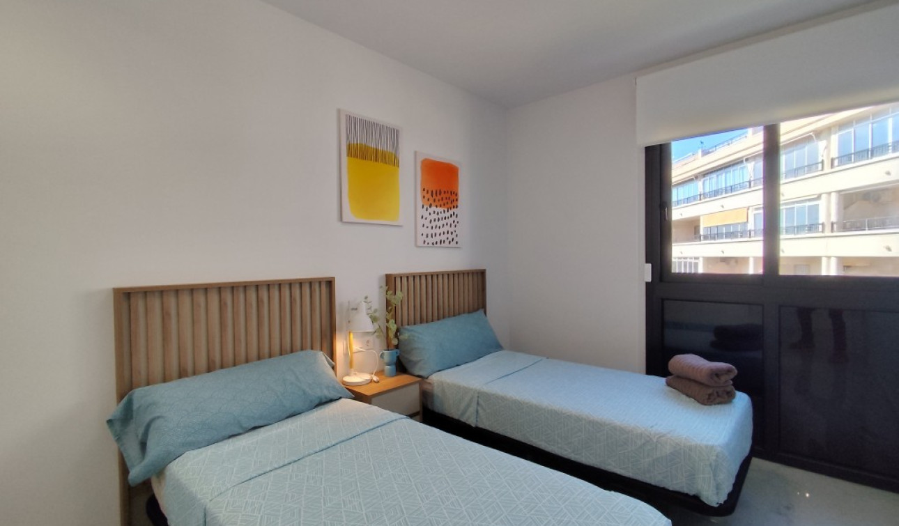 Resale - Apartment / Flat - Orihuela Costa