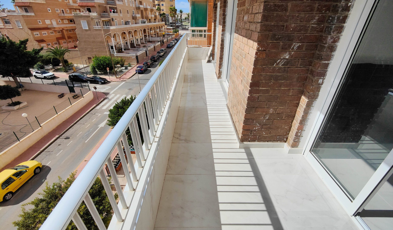 Resale - Apartment / Flat - Orihuela Costa