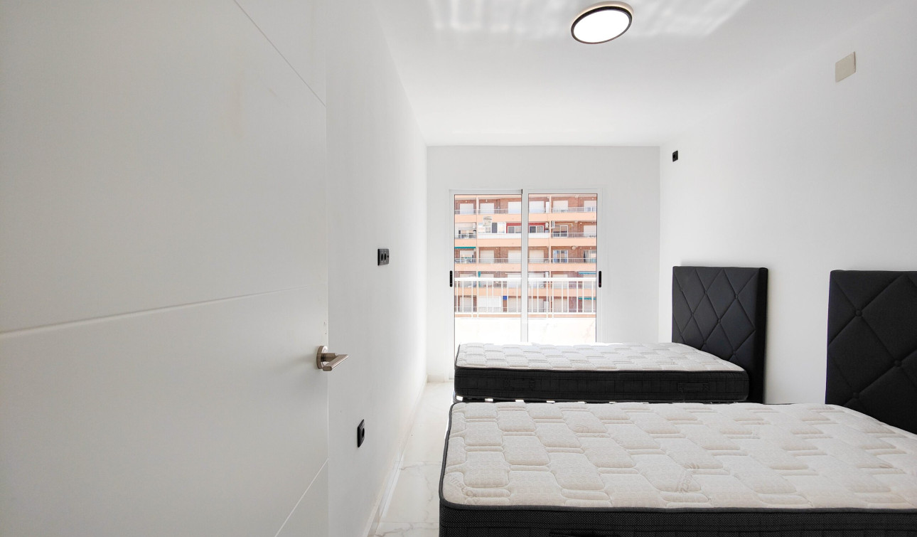 Resale - Apartment / Flat - Orihuela Costa