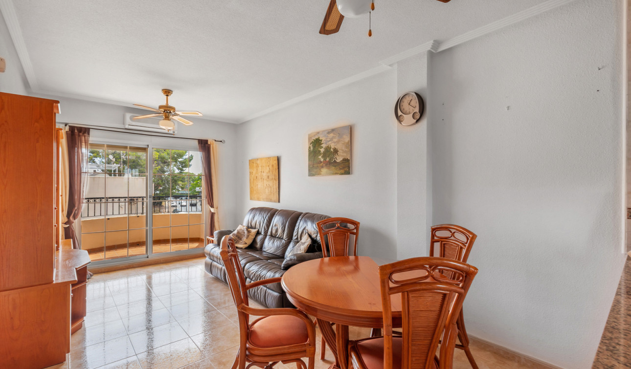 Resale - Apartment / Flat - Orihuela - Villamartin
