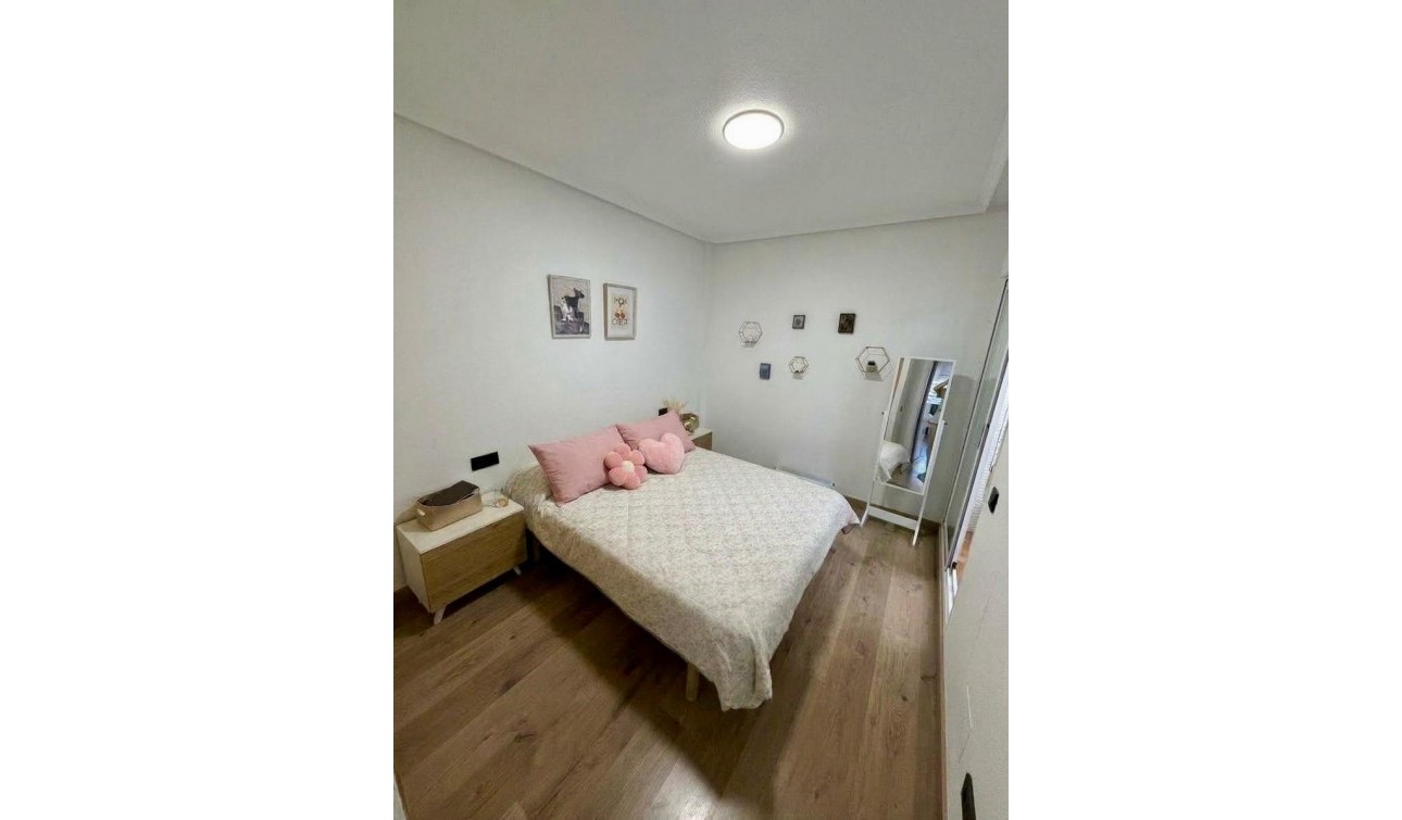 Resale - Apartment / Flat - Orihuela