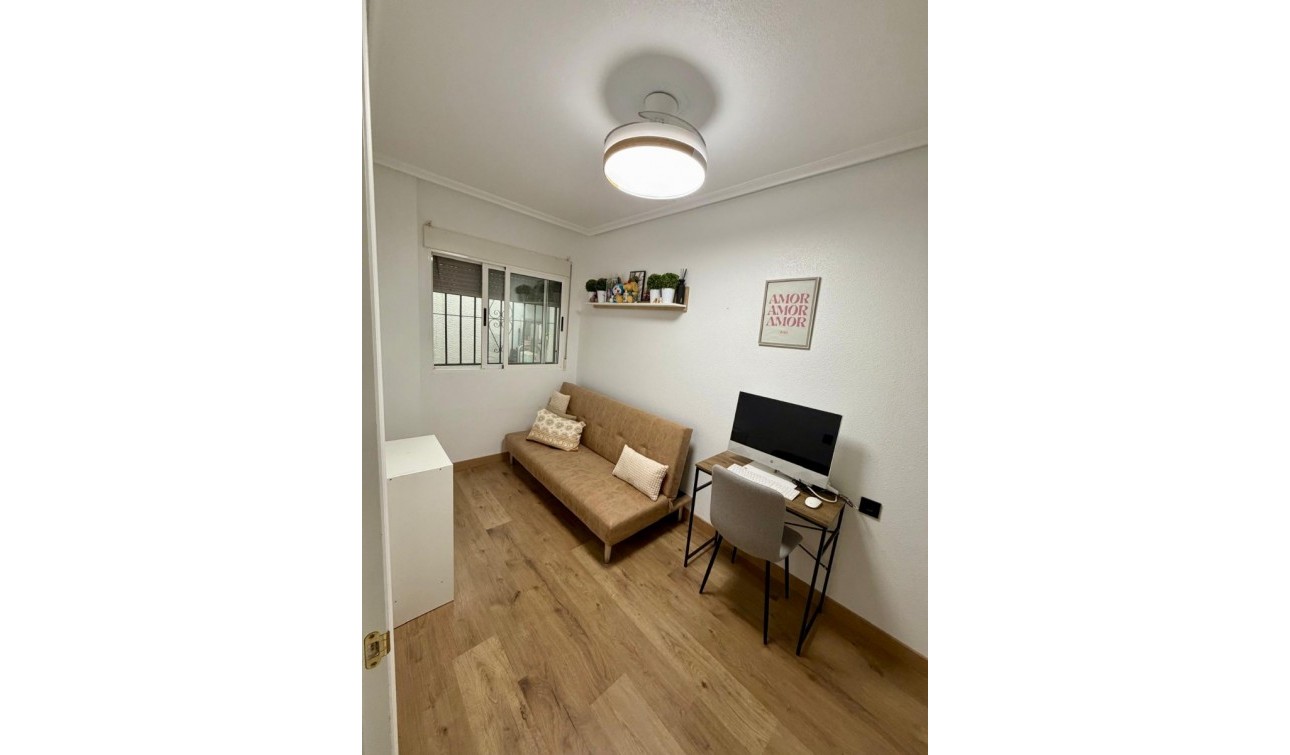 Resale - Apartment / Flat - Orihuela