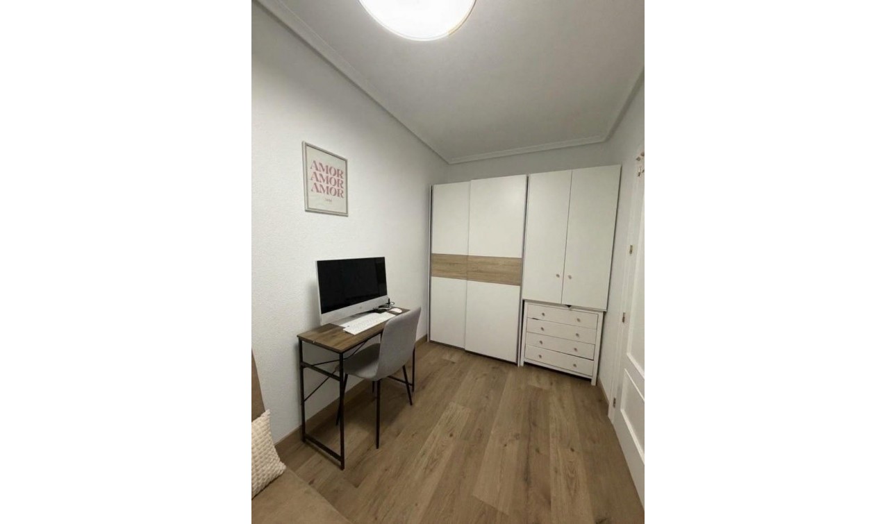 Resale - Apartment / Flat - Orihuela