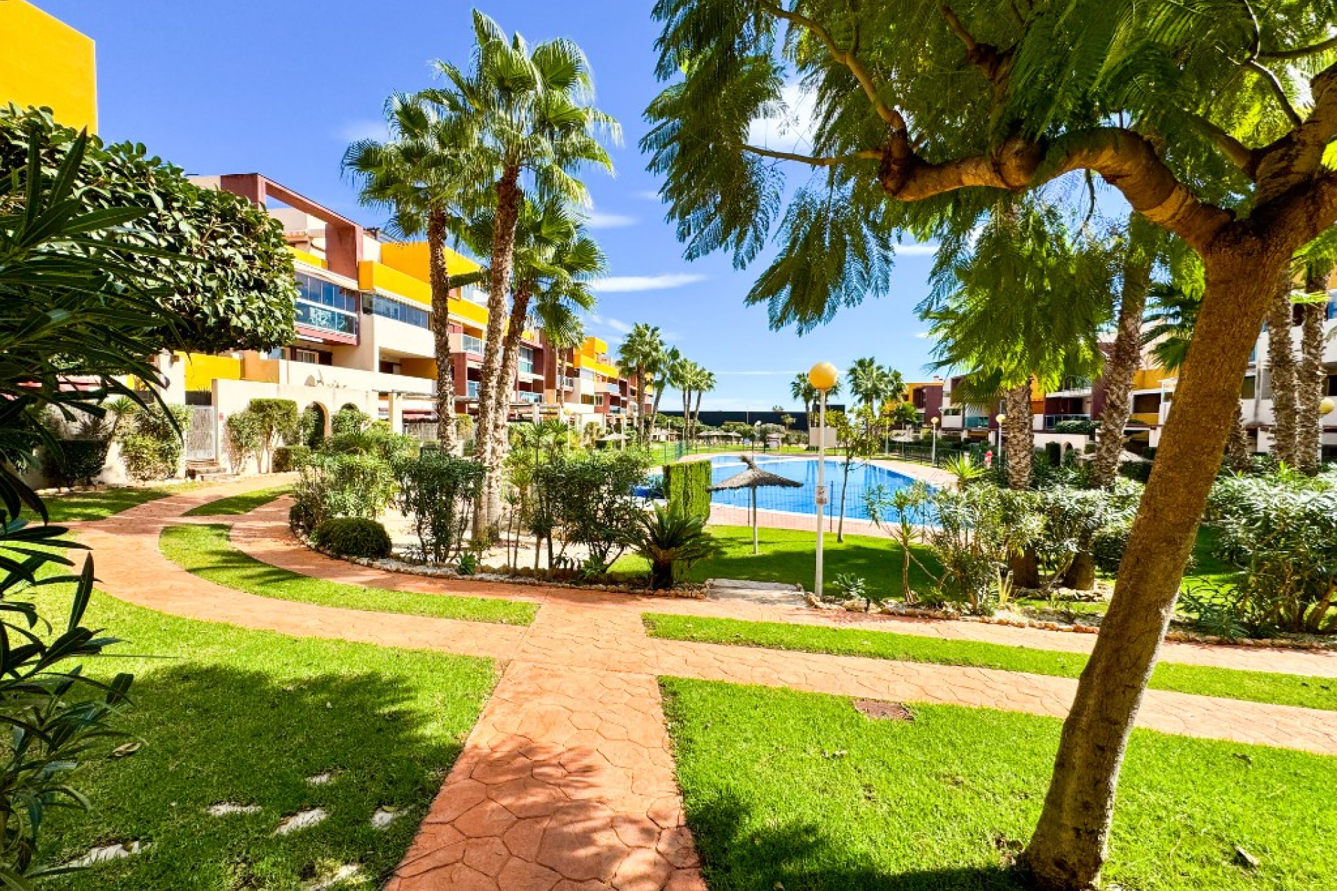 Resale - Apartment / Flat - Playa Flamenca