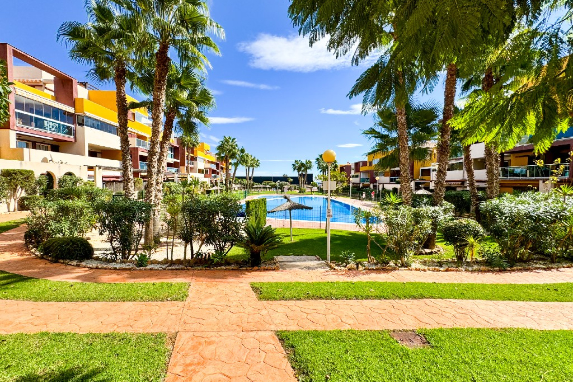 Resale - Apartment / Flat - Playa Flamenca