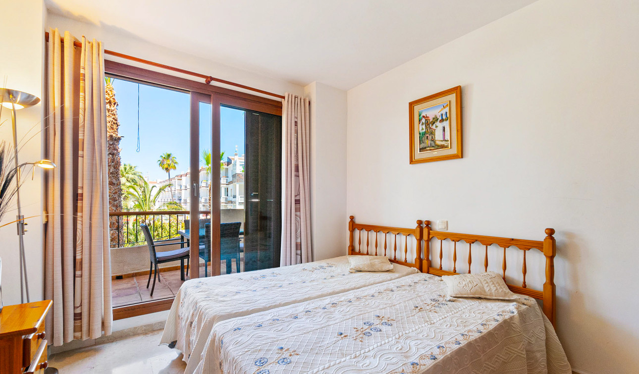 Resale - Apartment / Flat - Punta Prima - La Entrada