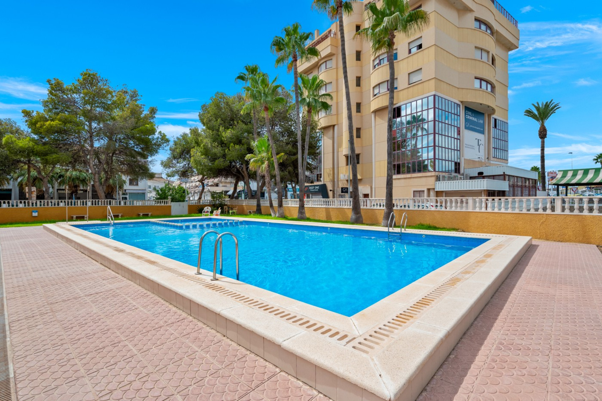 Resale - Apartment / Flat - Punta Prima