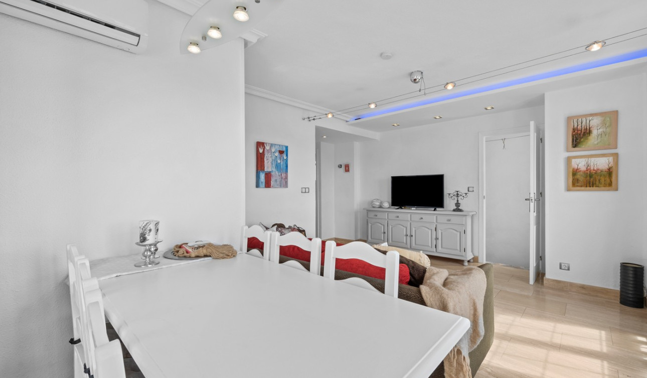 Resale - Apartment / Flat - Punta Prima