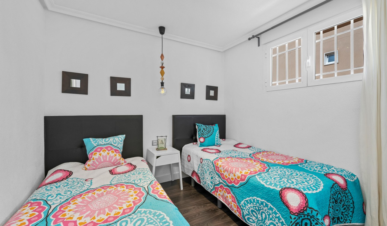 Resale - Apartment / Flat - Punta Prima