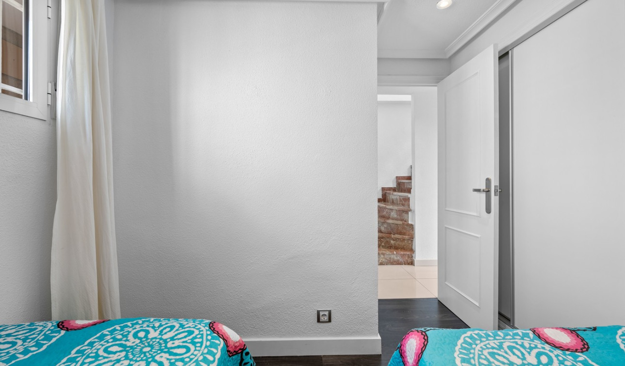 Resale - Apartment / Flat - Punta Prima