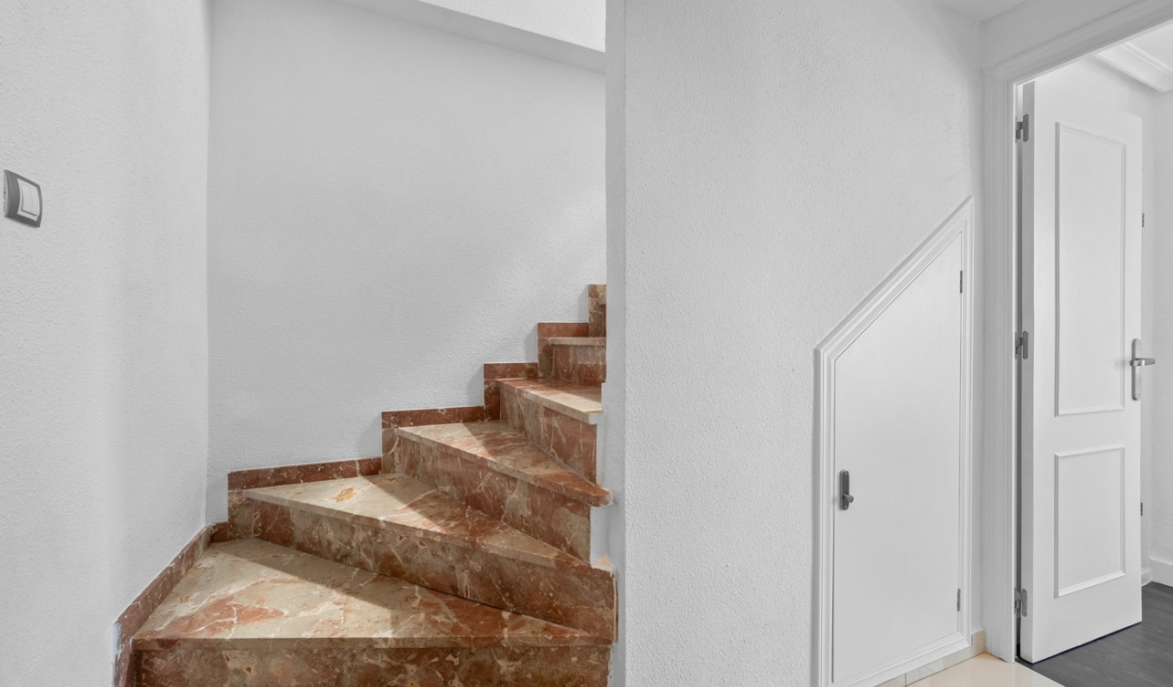 Resale - Apartment / Flat - Punta Prima