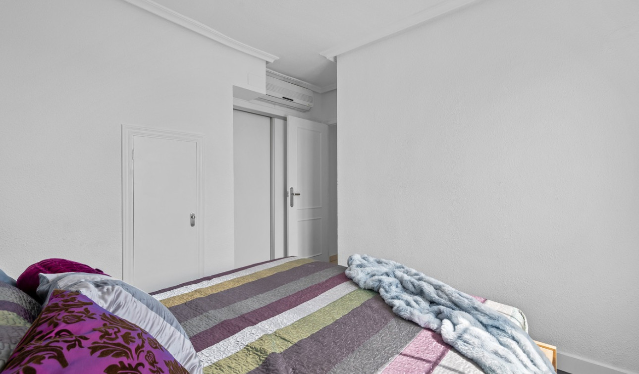 Resale - Apartment / Flat - Punta Prima