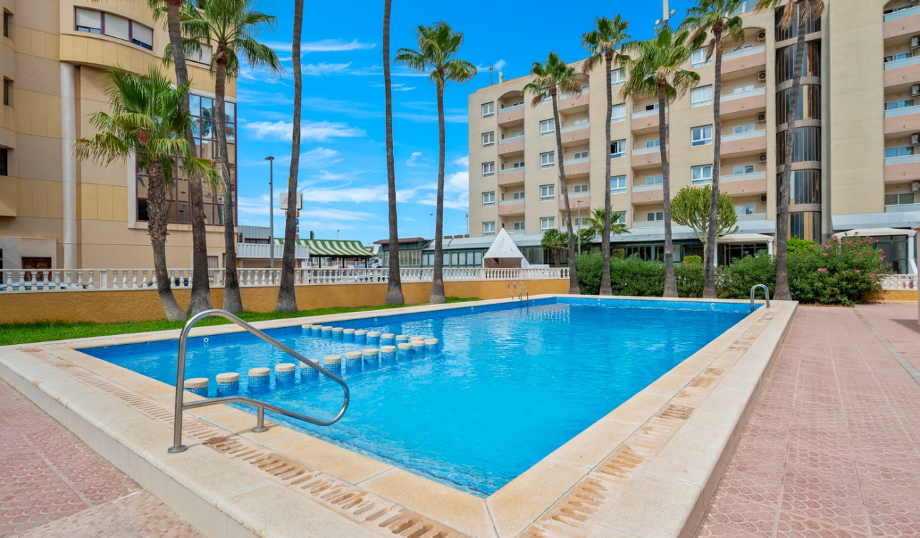 Resale - Apartment / Flat - Punta Prima