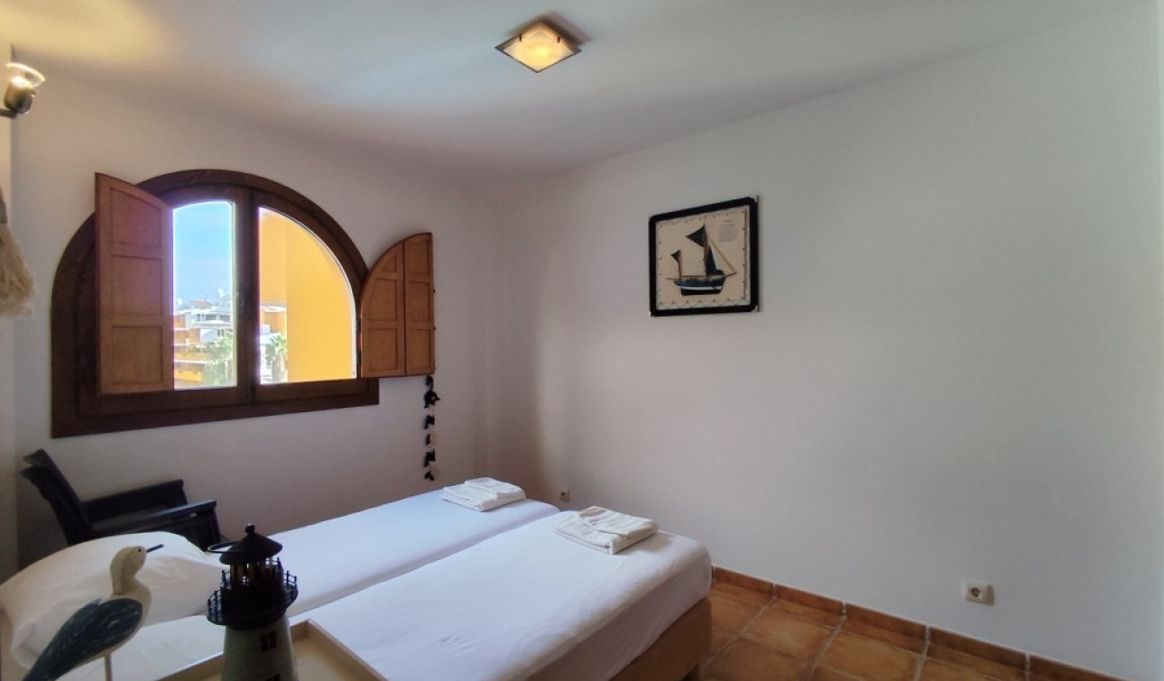 Resale - Apartment / Flat - Punta Prima