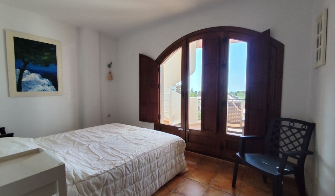 Resale - Apartment / Flat - Punta Prima