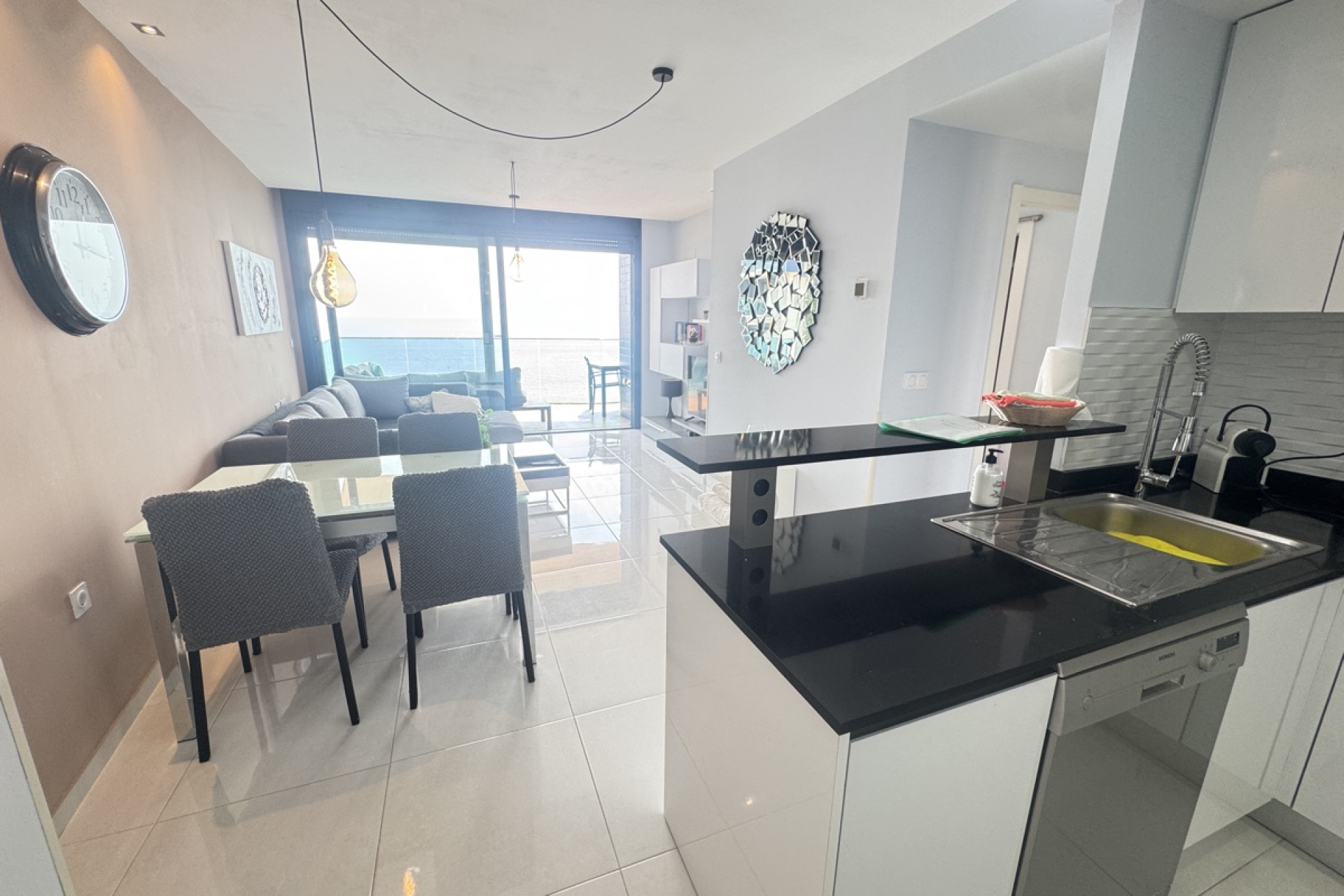 Resale - Apartment / Flat - Punta Prima