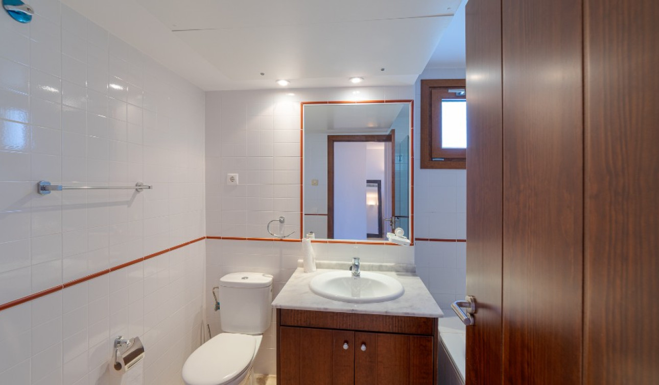 Resale - Apartment / Flat - Punta Prima