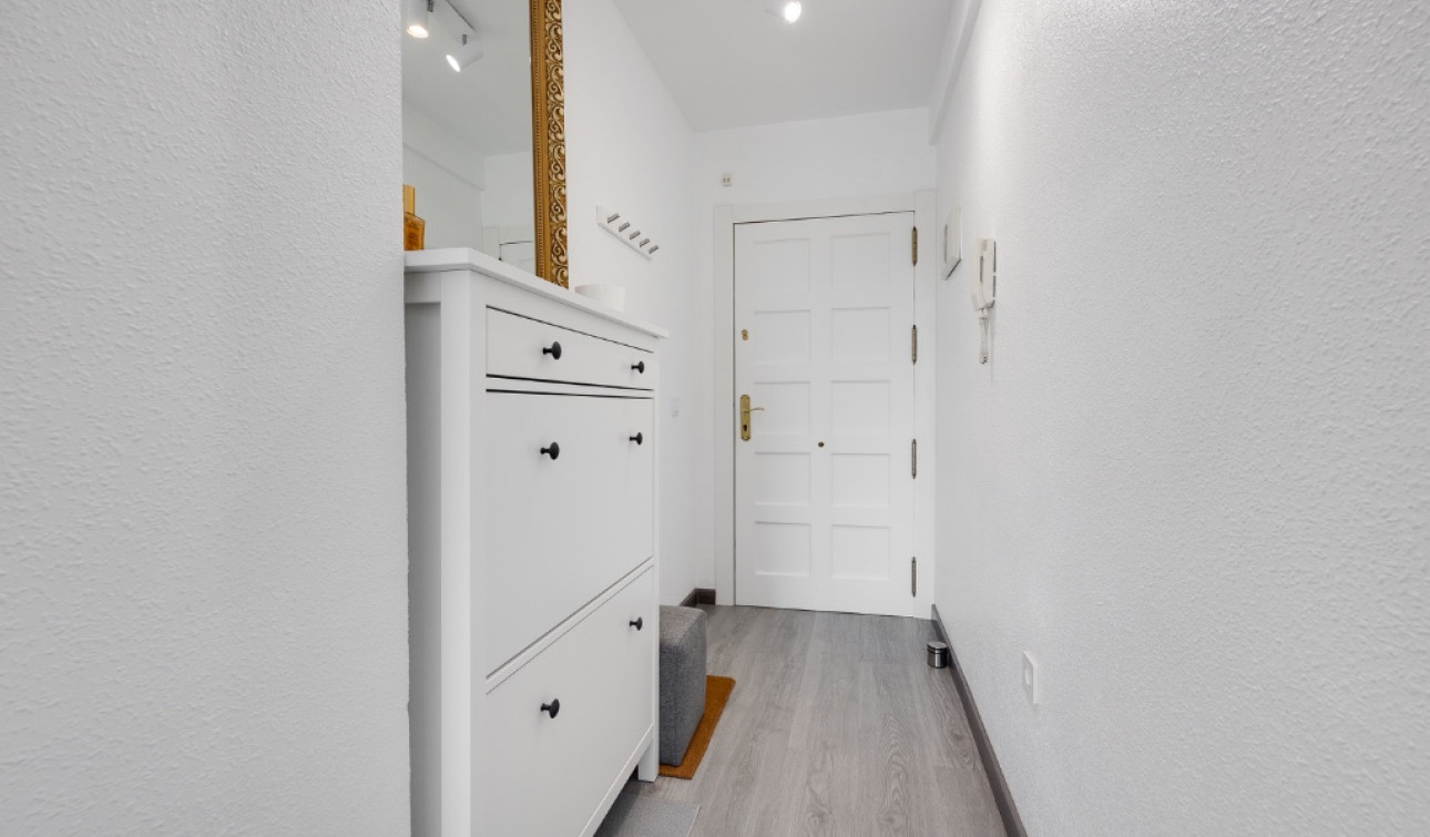 Resale - Apartment / Flat - Punta Prima