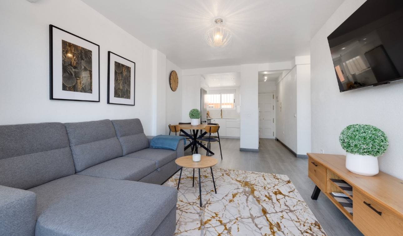 Resale - Apartment / Flat - Punta Prima