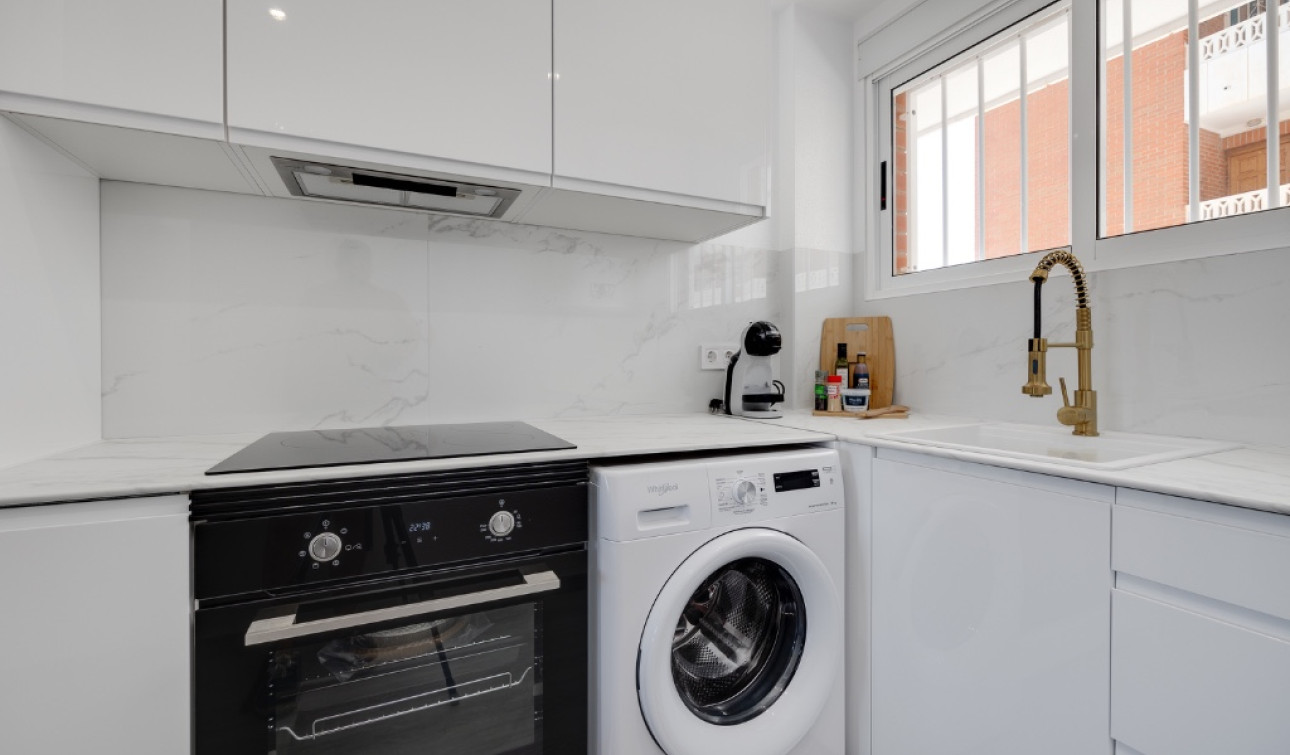 Resale - Apartment / Flat - Punta Prima