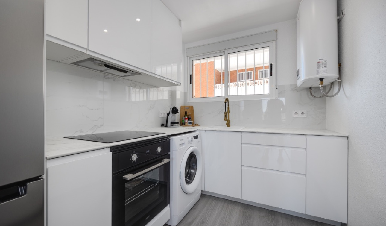 Resale - Apartment / Flat - Punta Prima