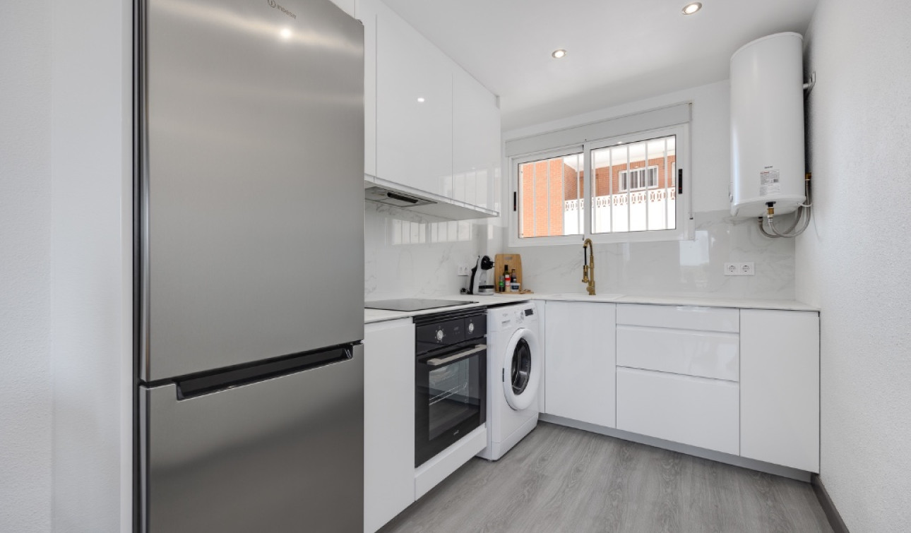 Resale - Apartment / Flat - Punta Prima