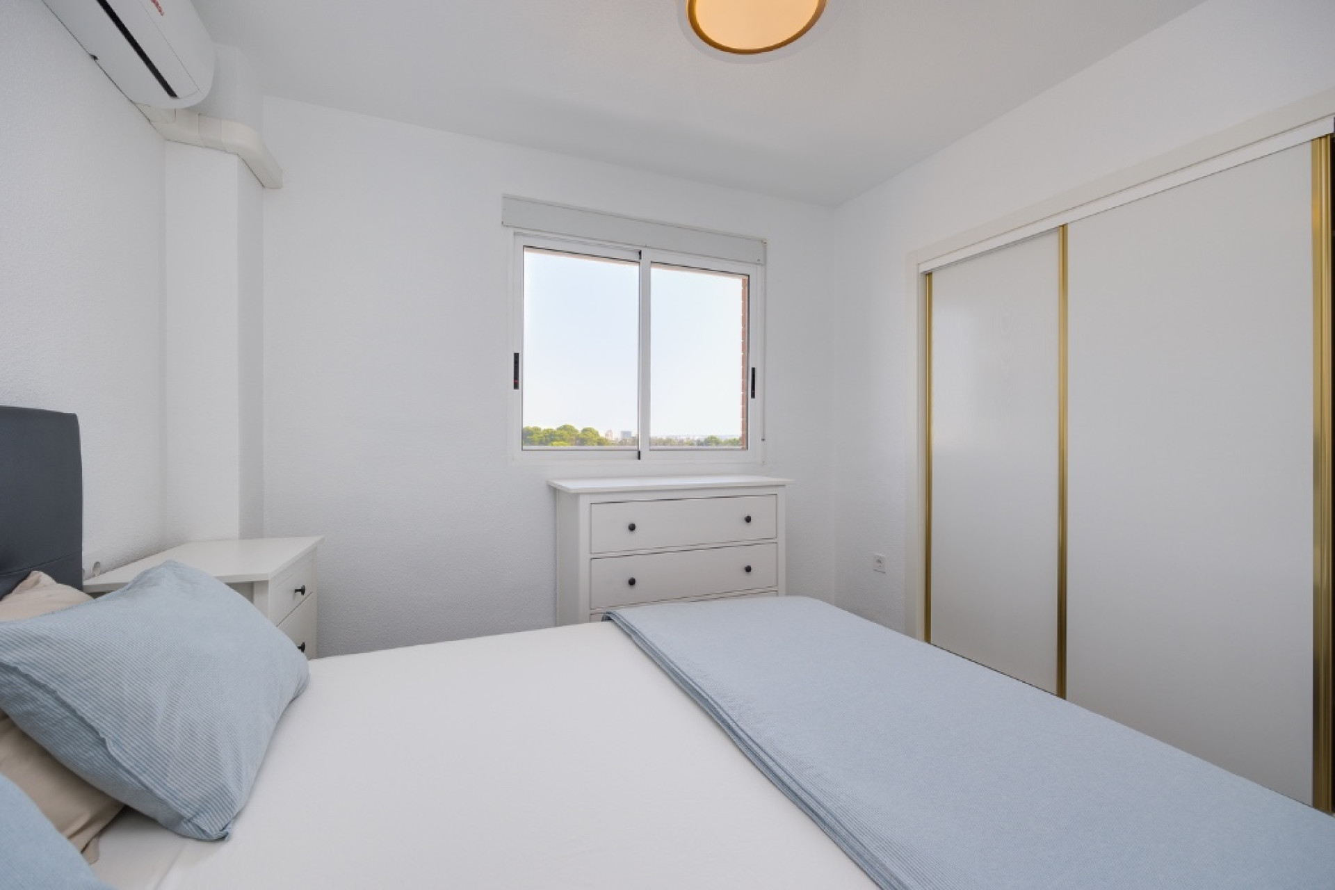 Resale - Apartment / Flat - Punta Prima