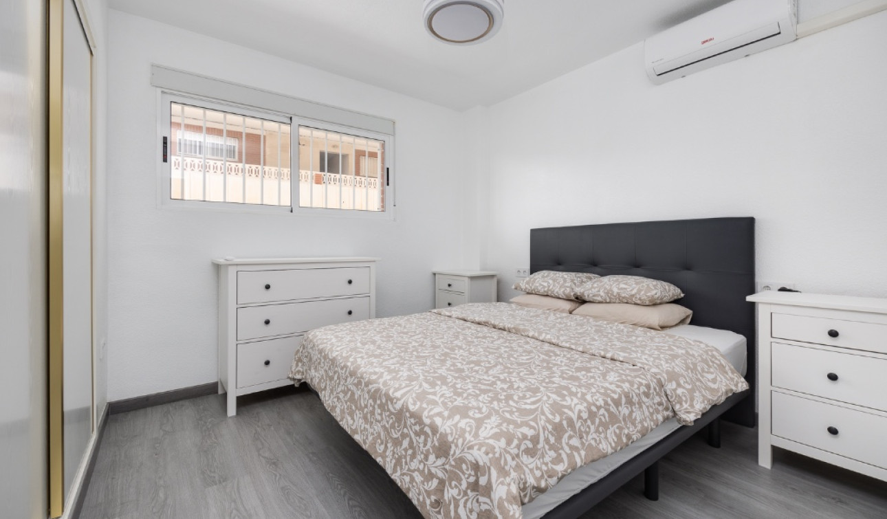 Resale - Apartment / Flat - Punta Prima