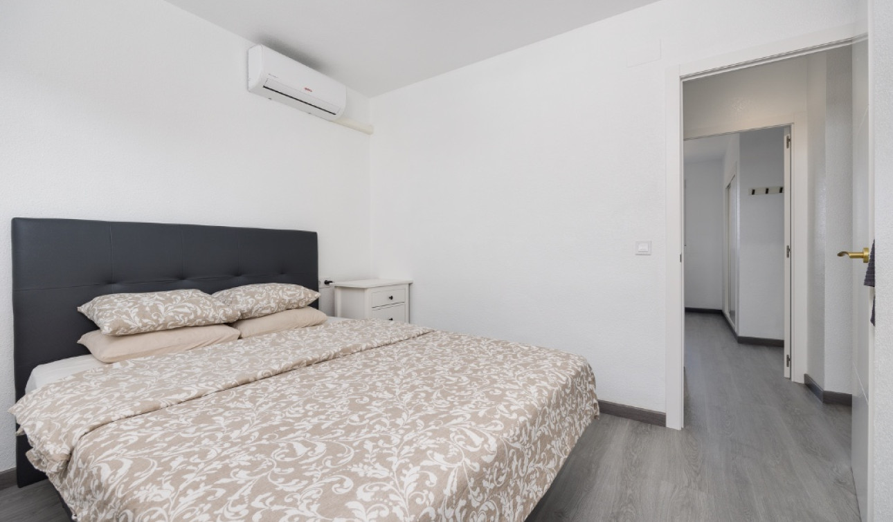 Resale - Apartment / Flat - Punta Prima