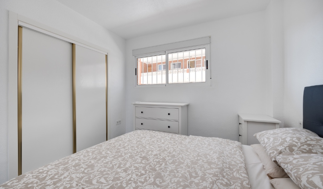 Resale - Apartment / Flat - Punta Prima