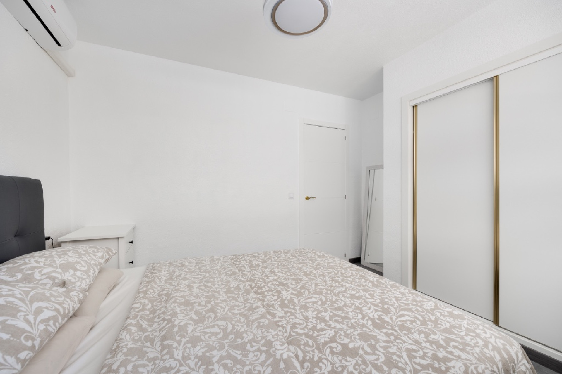 Resale - Apartment / Flat - Punta Prima