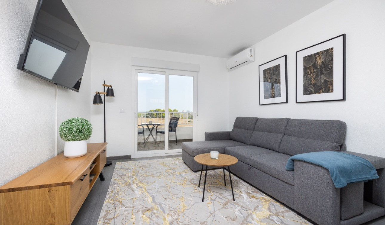 Resale - Apartment / Flat - Punta Prima