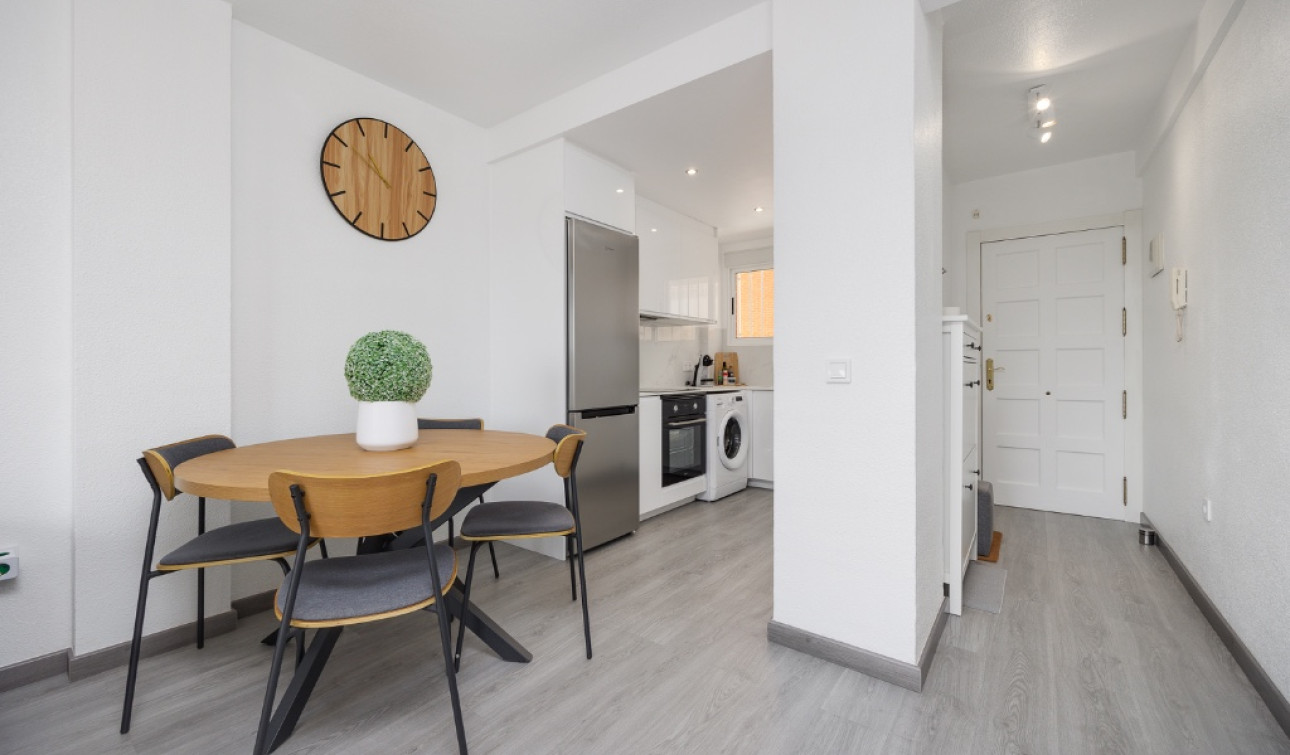 Resale - Apartment / Flat - Punta Prima