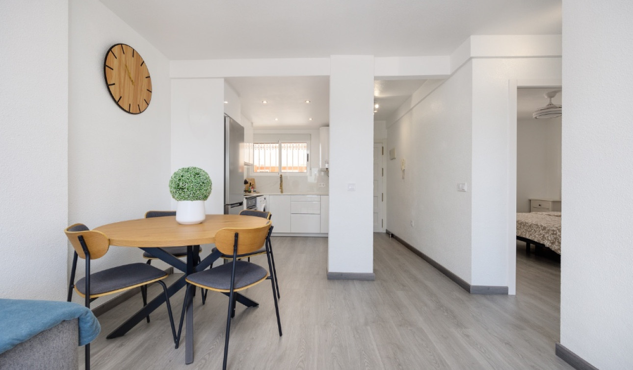 Resale - Apartment / Flat - Punta Prima