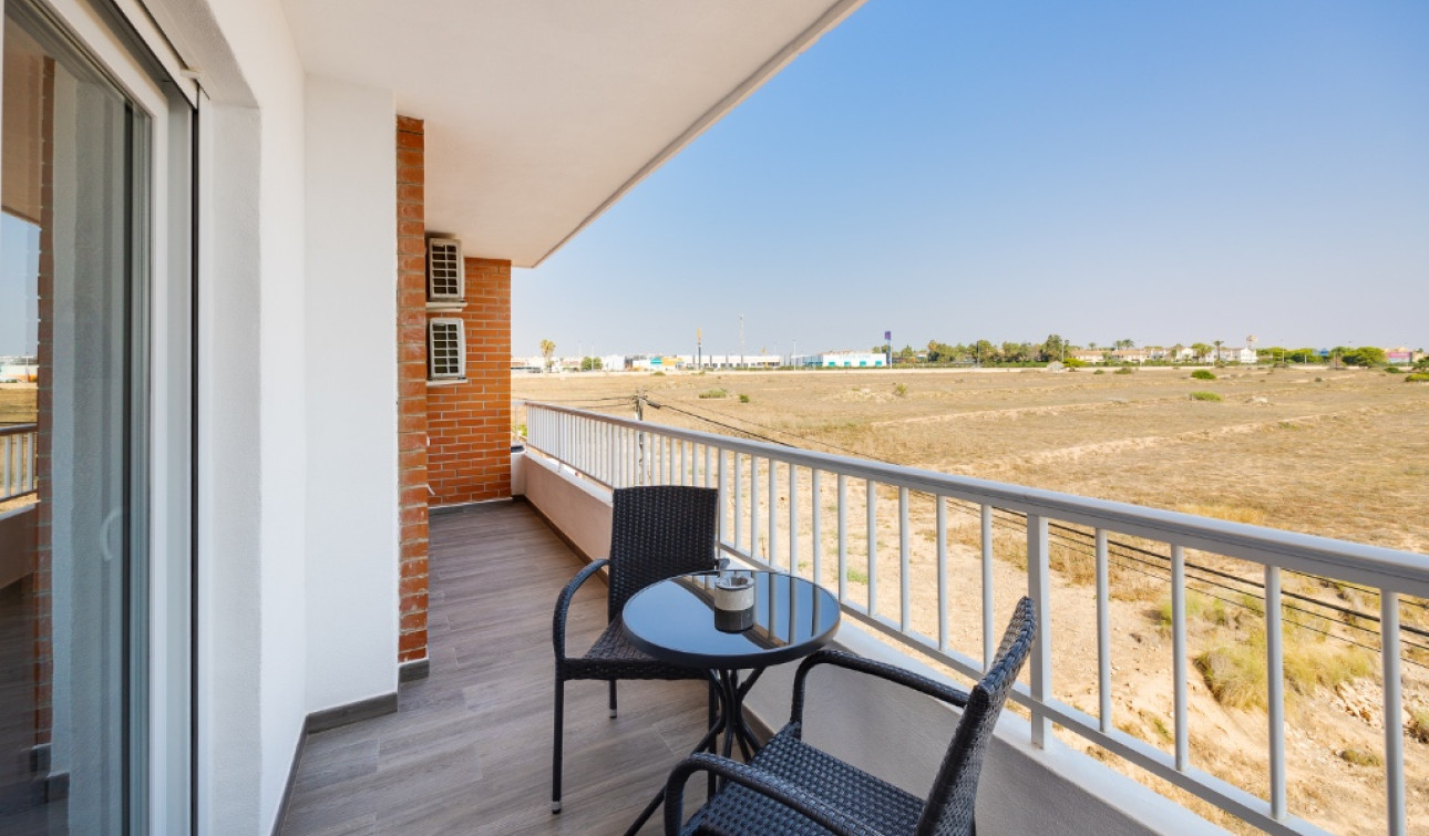 Resale - Apartment / Flat - Punta Prima
