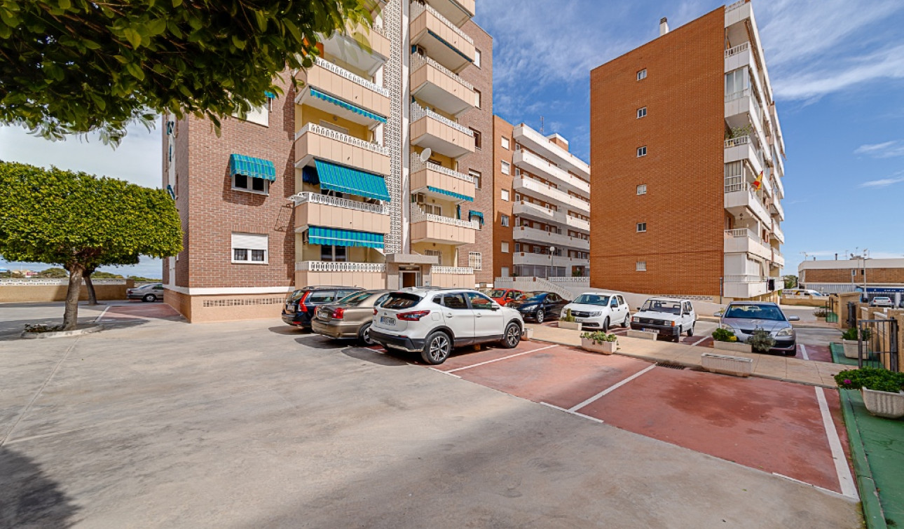 Resale - Apartment / Flat - Punta Prima