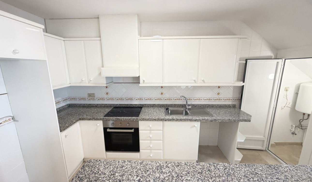 Resale - Apartment / Flat - Rioja