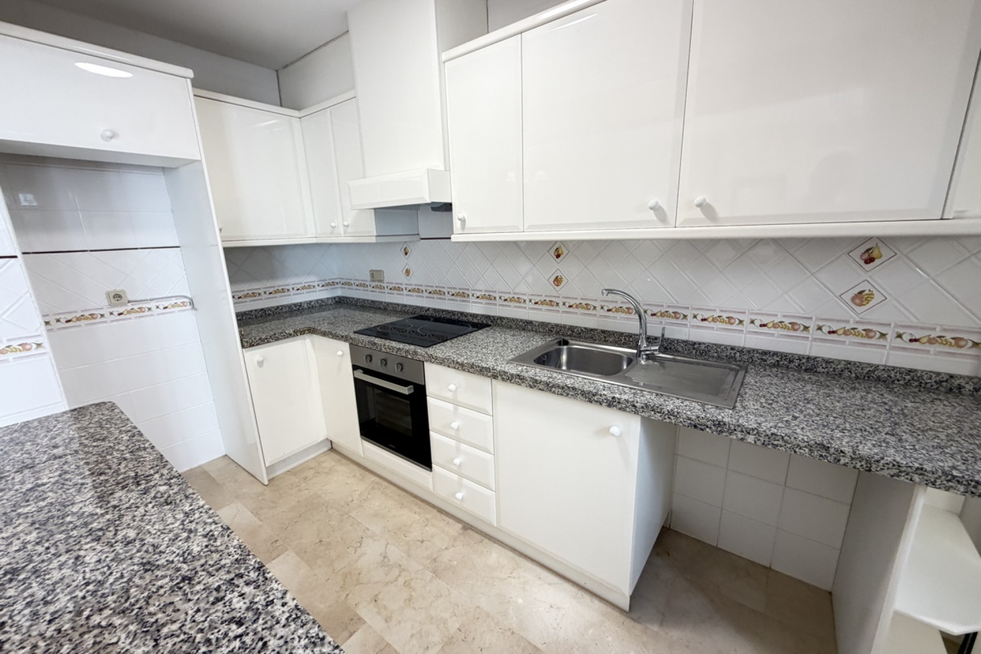 Resale - Apartment / Flat - Rioja