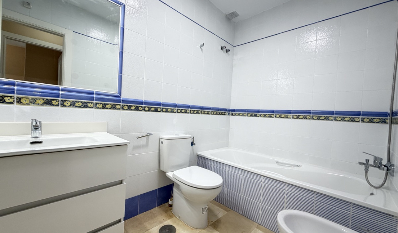 Resale - Apartment / Flat - Rioja