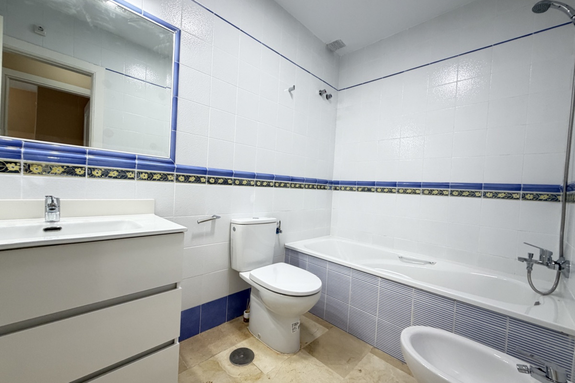 Resale - Apartment / Flat - Rioja
