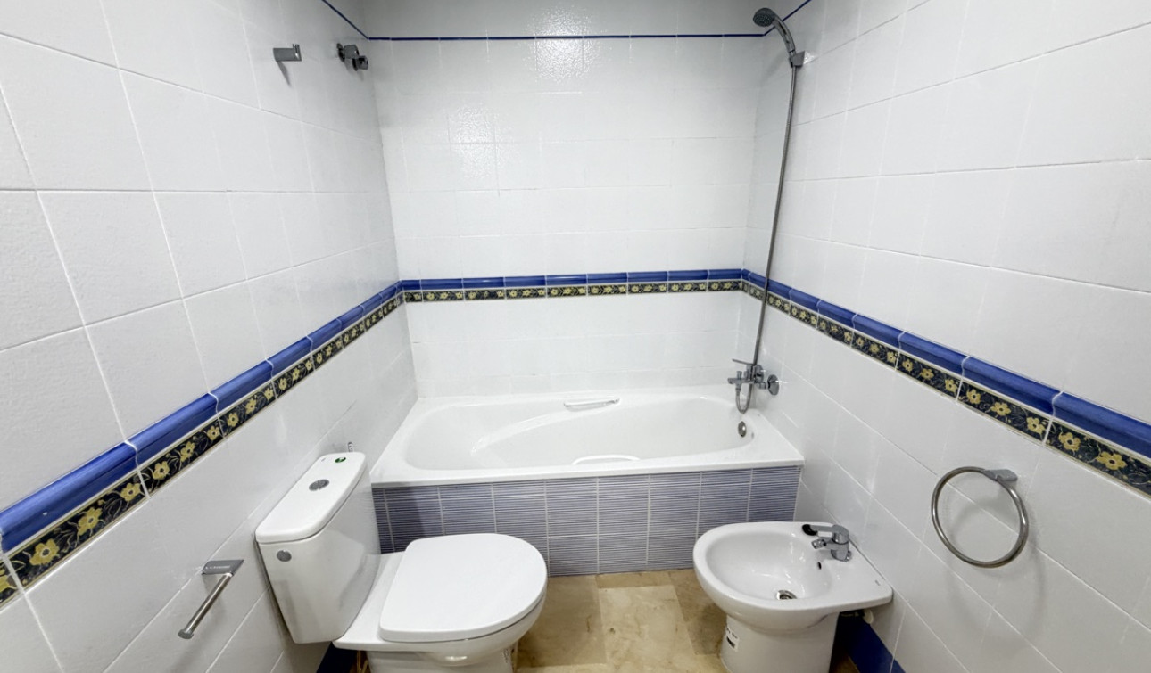 Resale - Apartment / Flat - Rioja