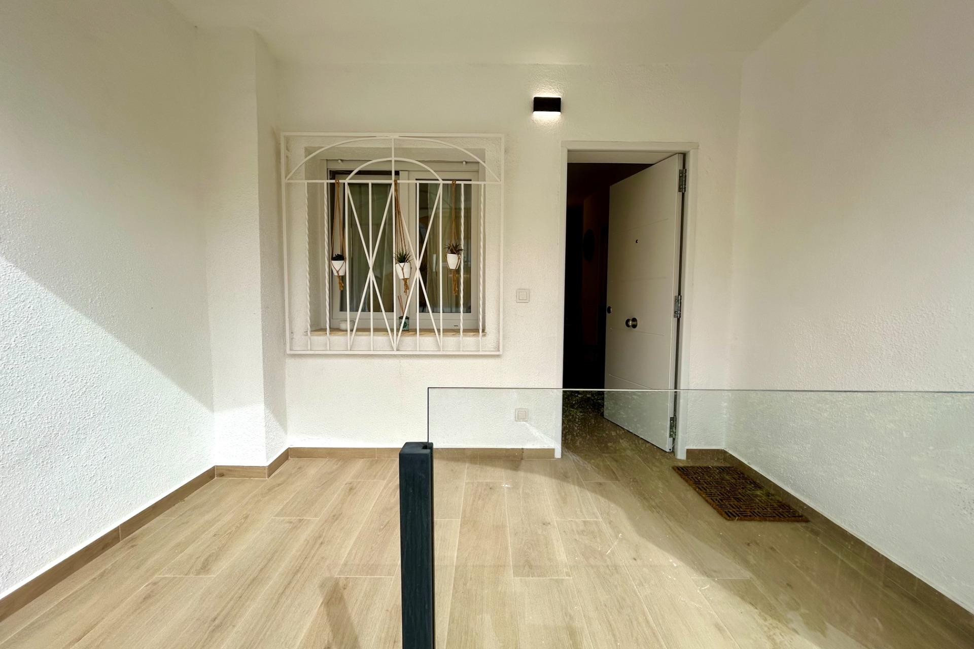 Resale - Apartment / Flat - San Miguel de Salinas - Las filipinas