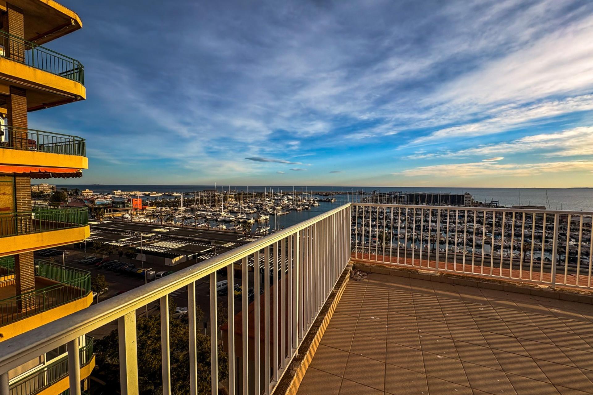 Resale - Apartment / Flat - Santa Pola - Puerto