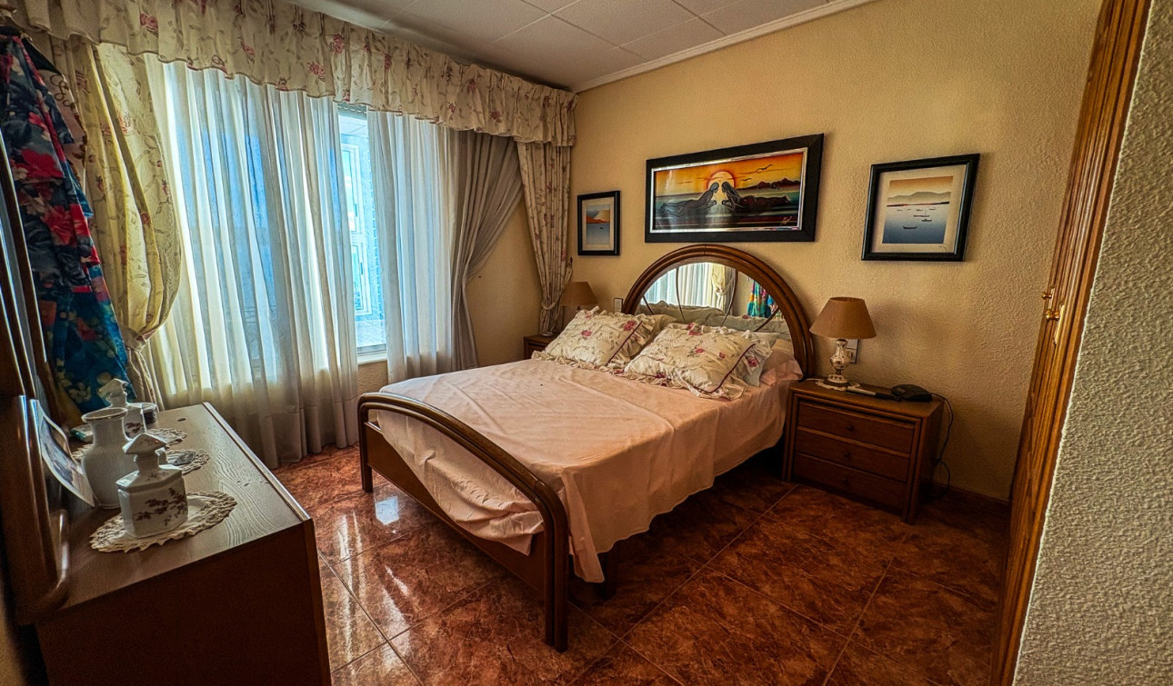 Resale - Apartment / Flat - Santa Pola - Puerto