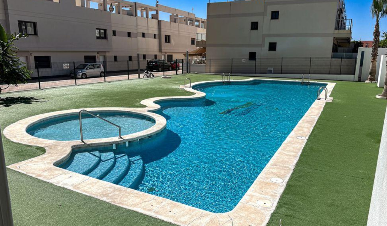 Resale - Apartment / Flat - Torre de la Horadada