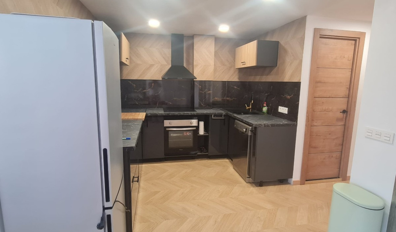 Resale - Apartment / Flat - Torrevieja - Acequion