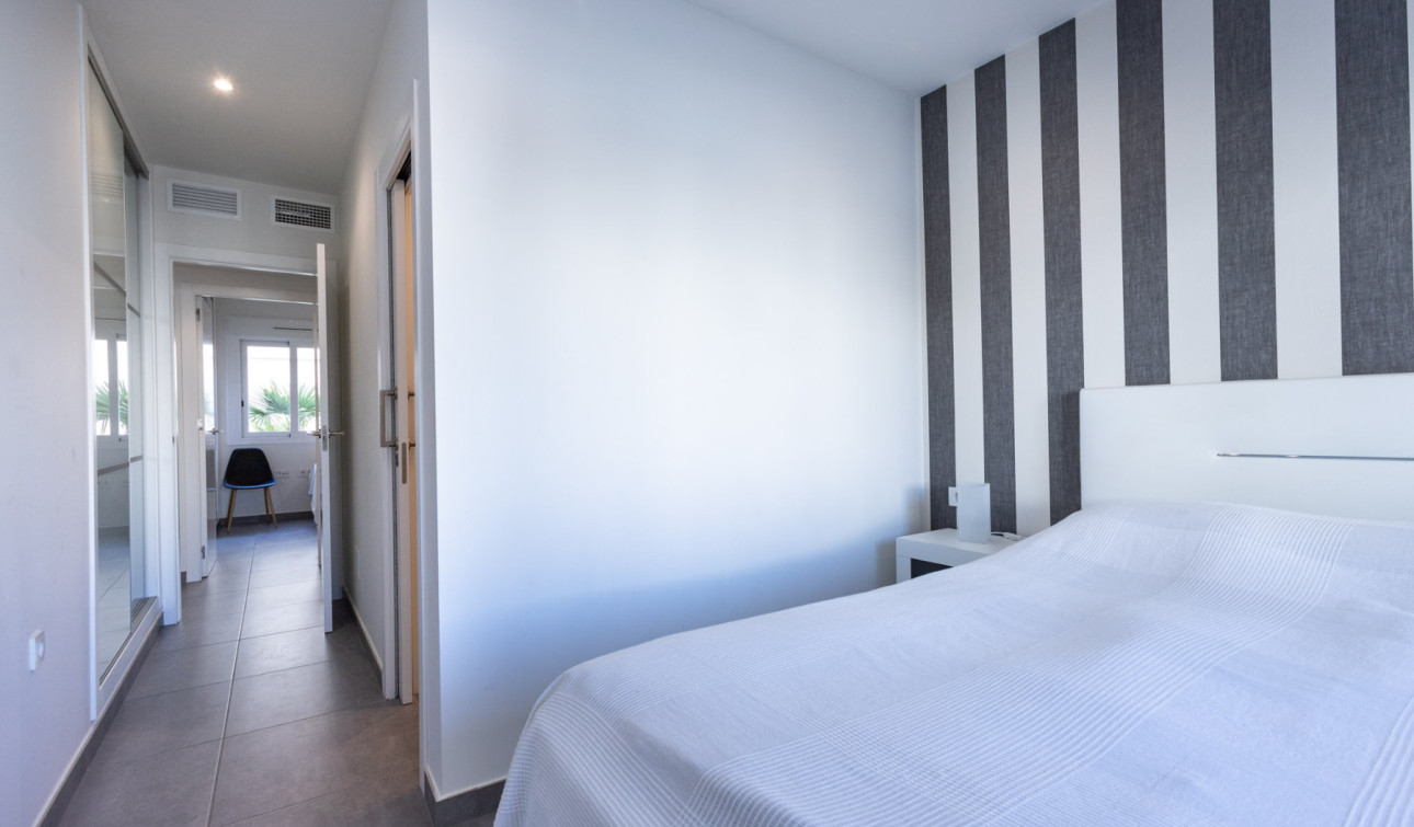 Resale - Apartment / Flat - Torrevieja - Aguas Nuevas