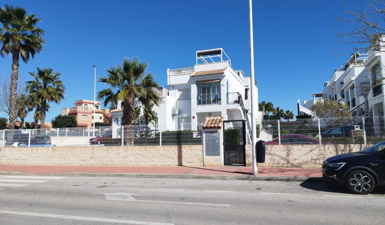 Resale - Apartment / Flat - Torrevieja - Aguas Nuevas