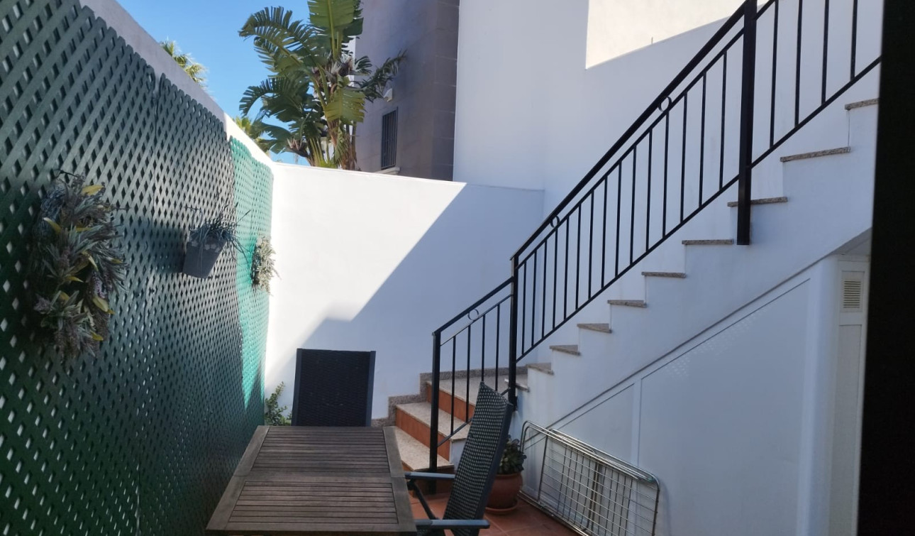 Resale - Apartment / Flat - Torrevieja - Aguas Nuevas