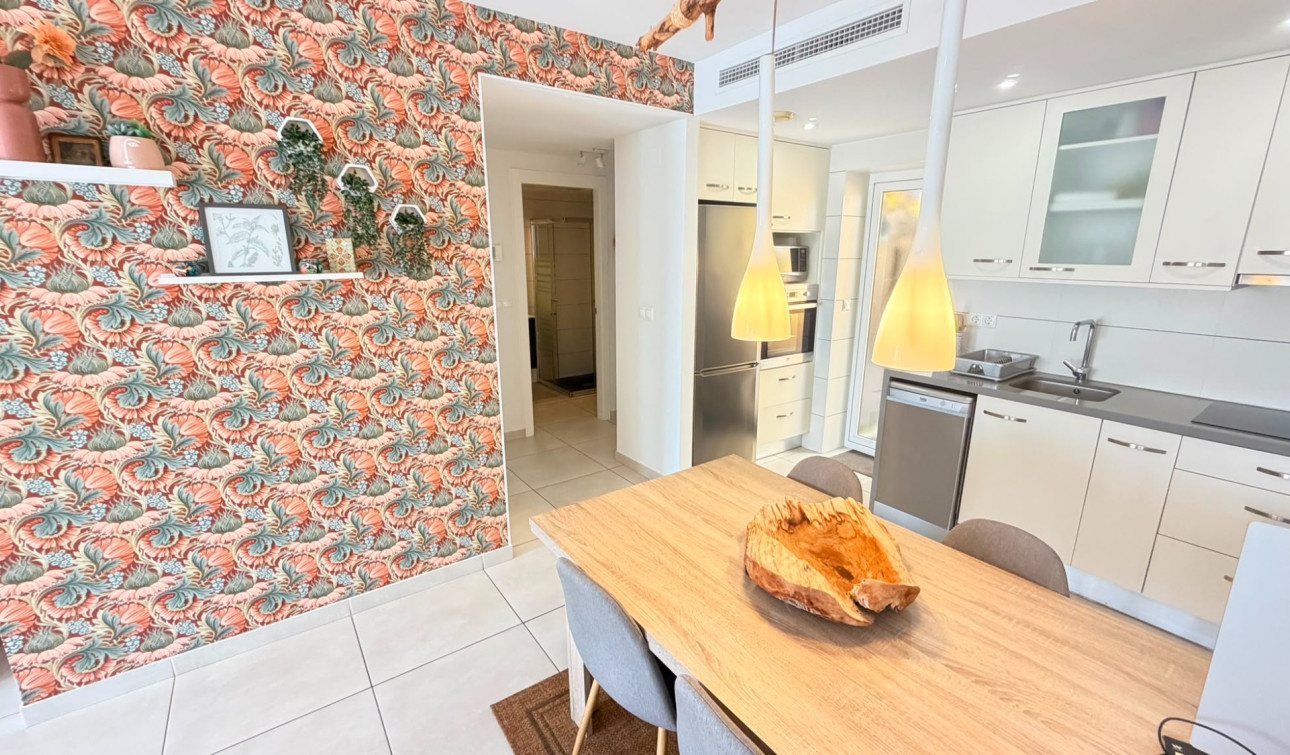 Resale - Apartment / Flat - Torrevieja - Aguas Nuevas